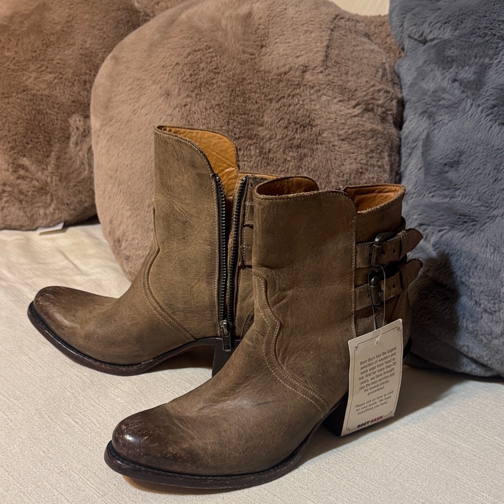 Lucchese Tan Leather Ankle Booties